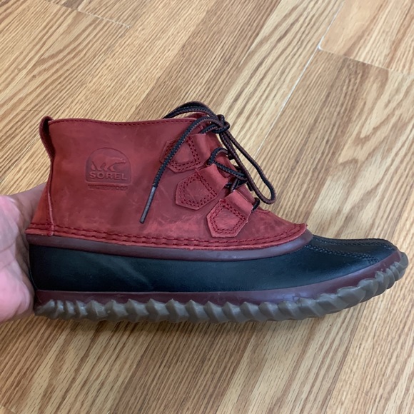 Sorel Red and Black Winter Boots - Picture 6 of 16